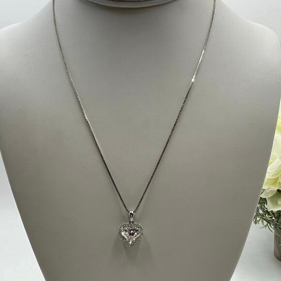 Stauer Sterling Silver 925 Cubic Zirconia CZ Stones Heart Pendant
Necklace 18" - Picture 1 of 13